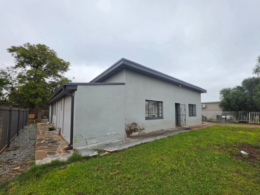 4 Bedroom Property for Sale in Kakamas Northern Cape